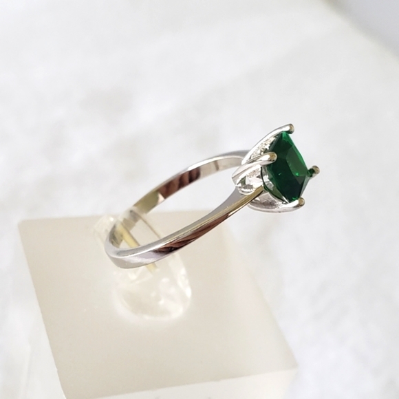 Sterling Princess Cut Emerald Ring - Picture 2 of 8